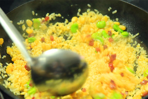 然后加入炒好的食材混合均勻，炒熟即可。出鍋前加少許黑胡椒、鹽和蔥花就可以啦！?。?>
					</div>
					<span>步驟 8/8</span>
					<p>然后加入炒好的食材混合均勻，炒熟即可。出鍋前加少許黑胡椒、鹽和蔥花就可以啦！??！</p>
				</li>
		</ul>
	</div>
	</div>



<div   id=