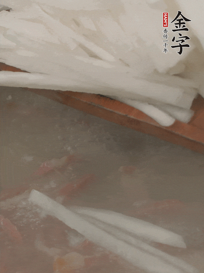 放蘿卜絲，燉5分鐘。