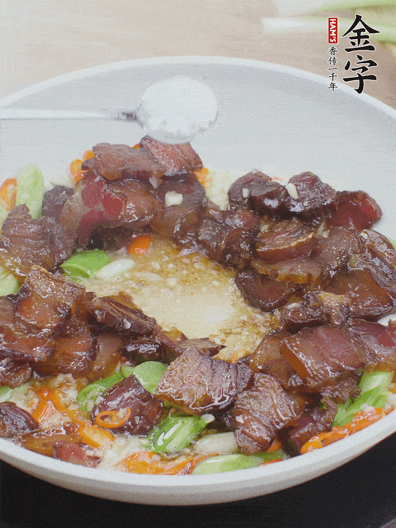 下醬油肉，一點生抽、白糖調味。