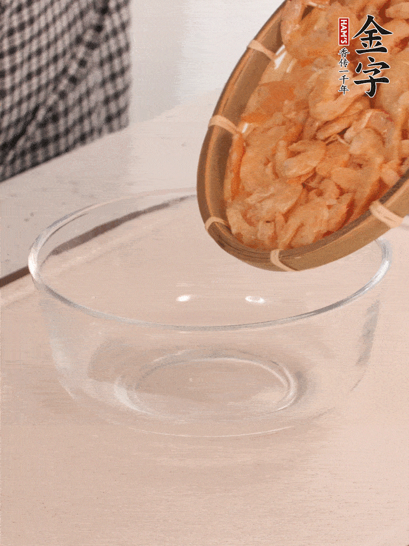 海米提前用溫水浸泡一會。