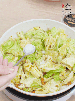 一點(diǎn)鹽、糖調(diào)味。