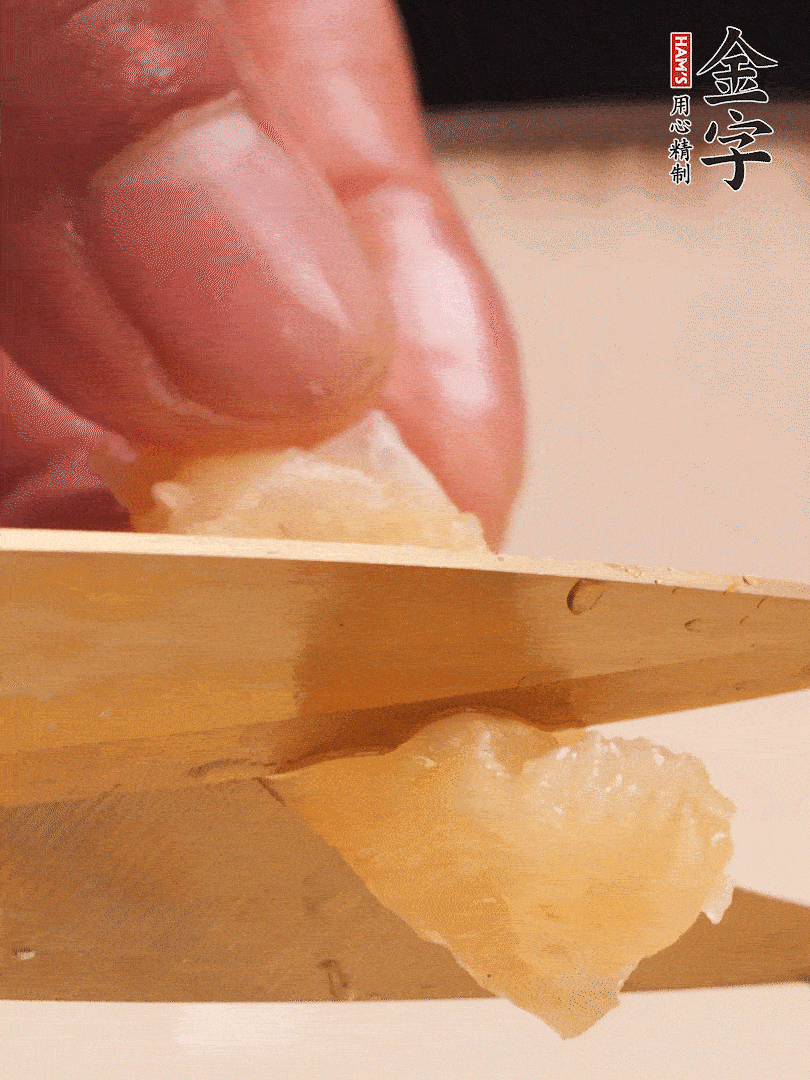 取出放入清水中，清洗表面，再剪成小段
