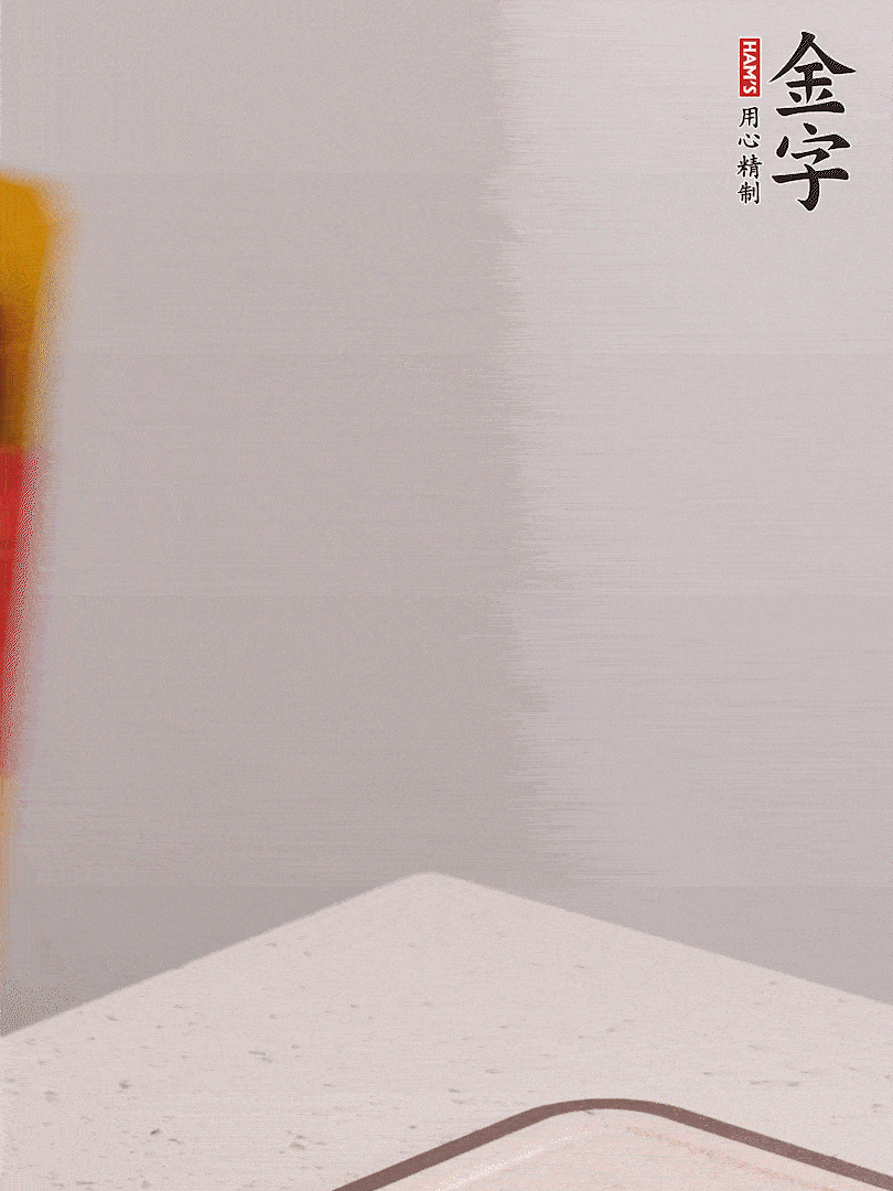 金字火腿切片，溫水浸泡5分鐘，將牛腩放鍋中，倒入比食材多2倍的清水，加姜焯水